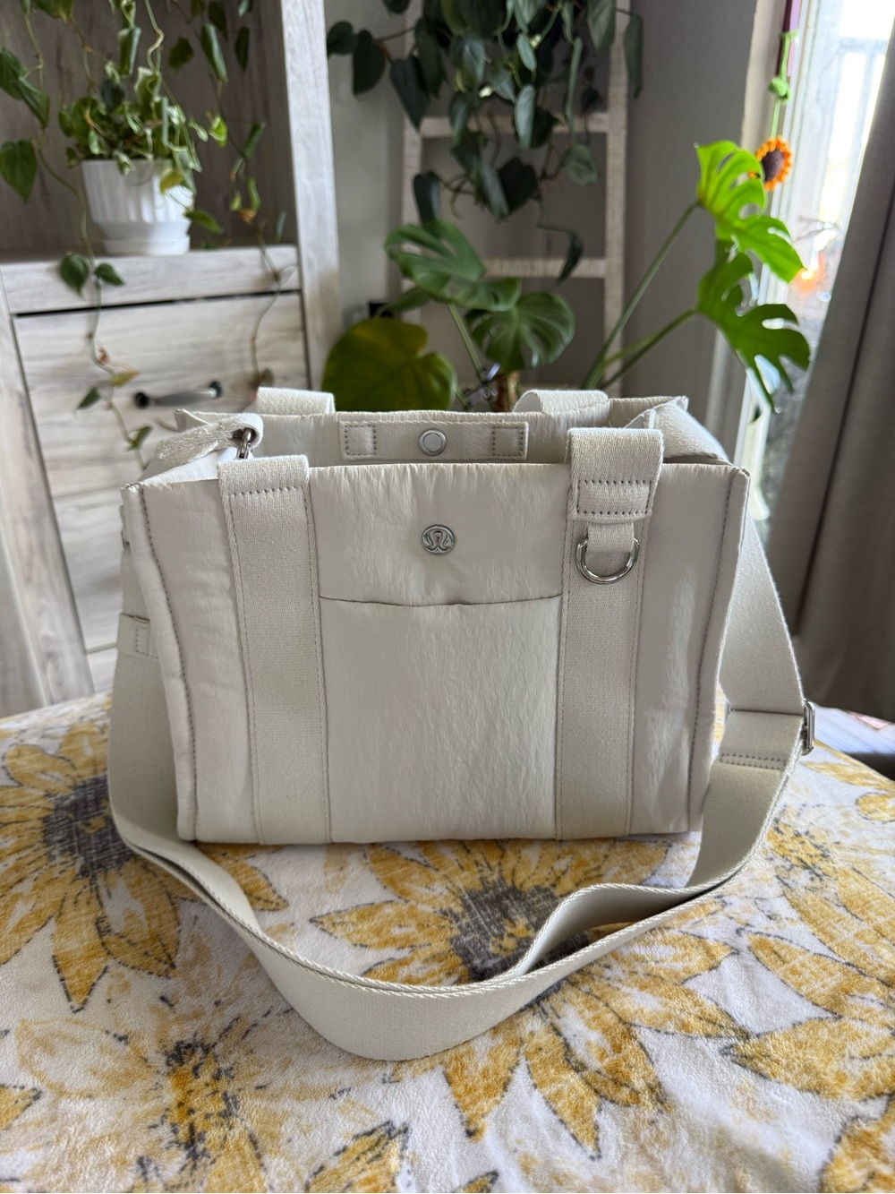 lululemon athletica Light Cream Everyday Crossbody Tote mini